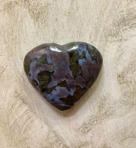 Heart. Medium. Larvikite